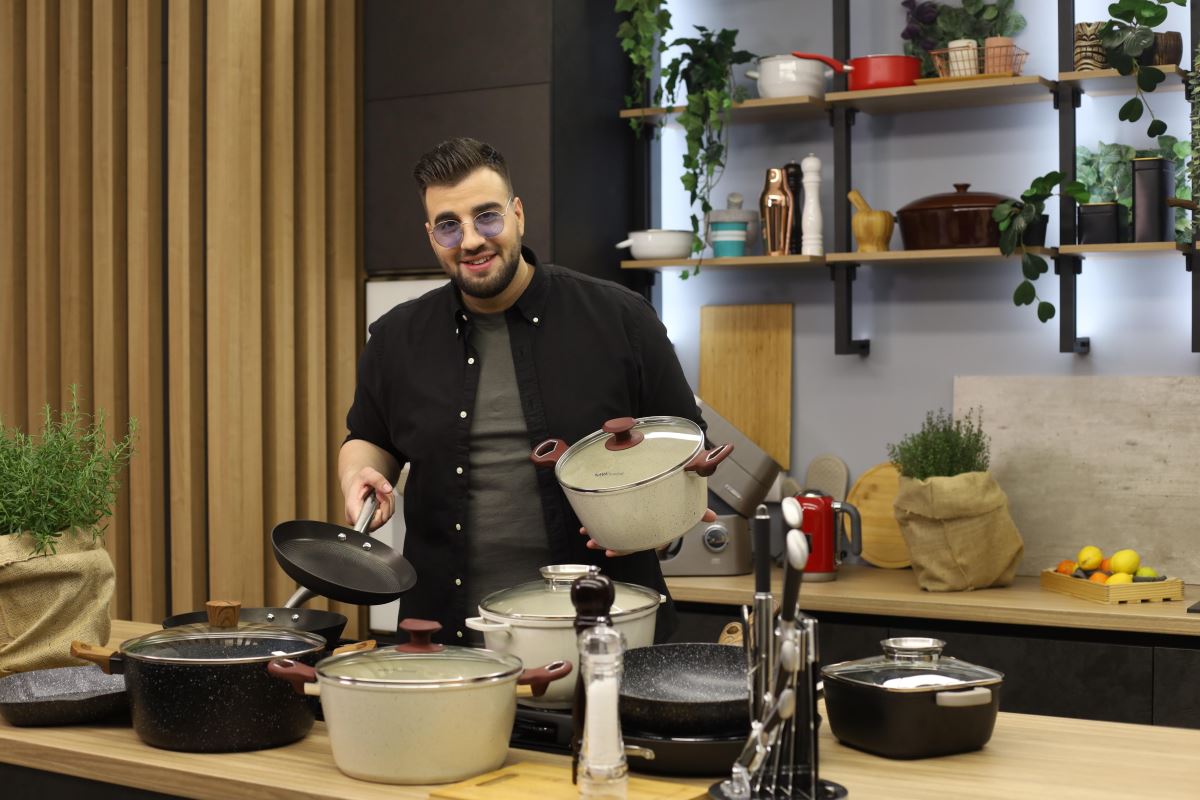 Ο Master Chef Σταύρος Βαρθαλίτης μαγειρεύει με ΝΑVA